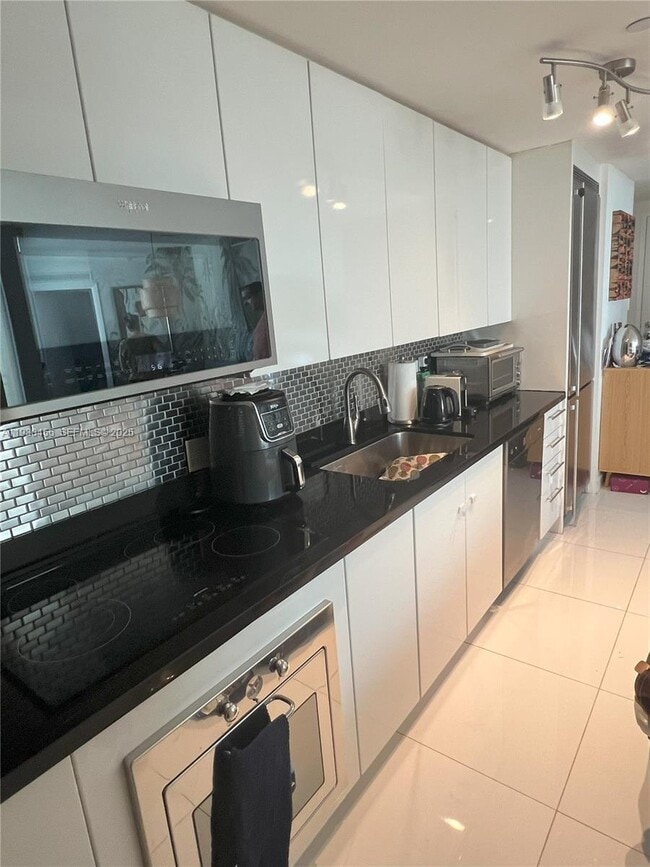 Photo - 92 SW 3rd St Unidad 4306