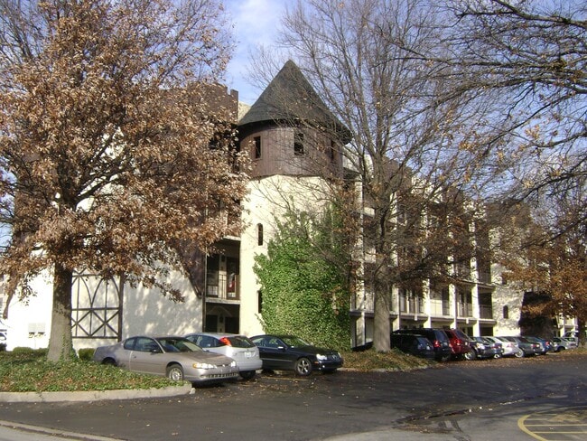 Building Photo - 4012 DuPont Cir Unit 308