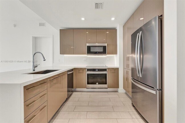 Photo - 2000 Metropica Wy Unit 2307