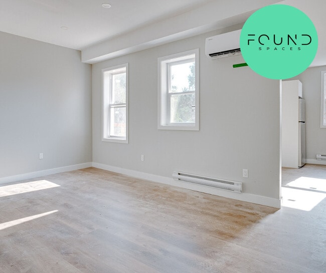 Building Photo - 164 Picton St E Unit 4