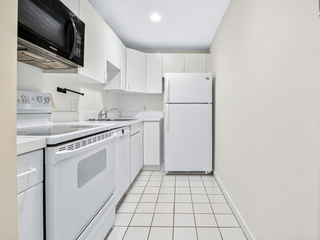 Kitchen - 950 Massachusetts Ave Unit 106