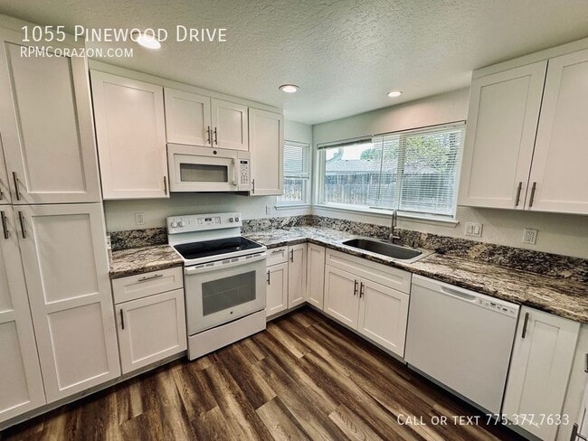 Photo - 1055 Pinewood Dr