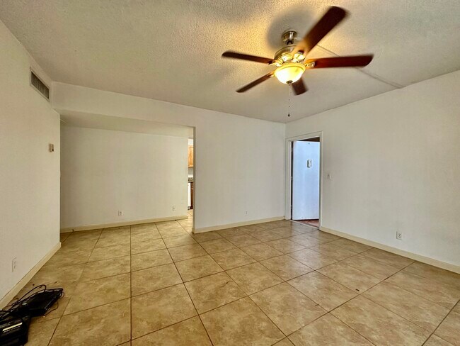 Photo - 634 NW 13th St Unit 25
