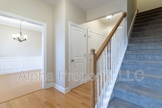 Photo - 302 Shallow Dr