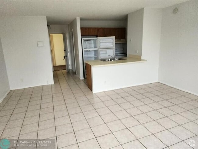 Building Photo - 2501 Riverside Dr Unit 502 Rental