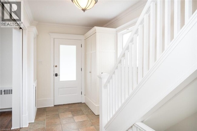 Photo - 209 Allan St