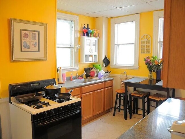 Building Photo - 539 Washington St Unit 2