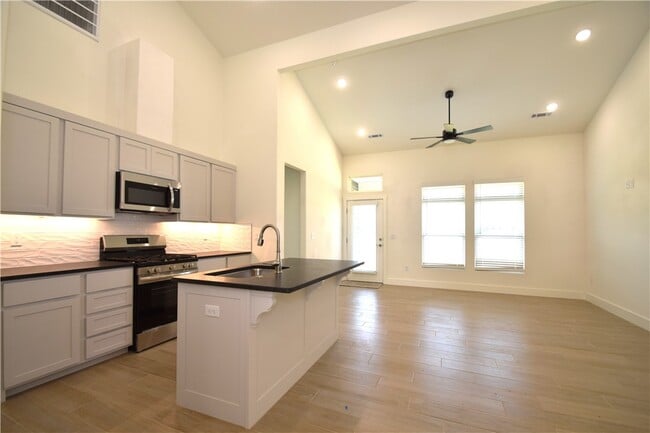 Photo - 401 Azurite Rd