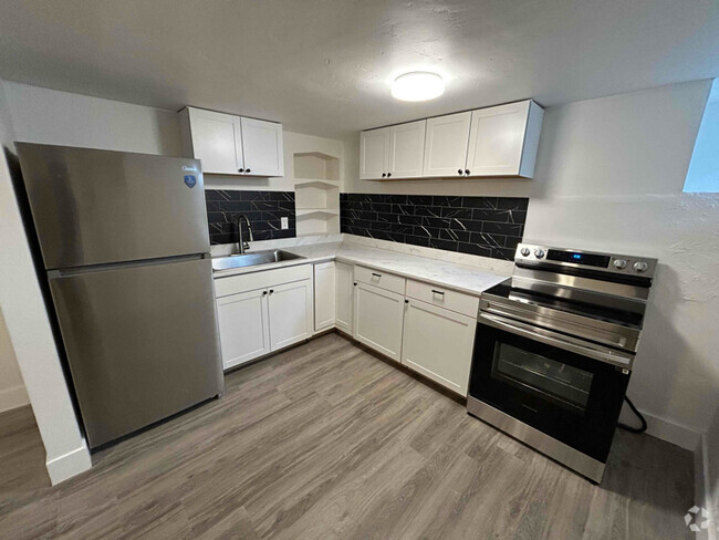 Building Photo - 1155 N Garfield Ave Unit B Basement Rental