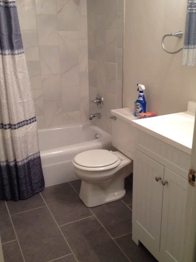 Bath - 2963 Crescent Shores Dr