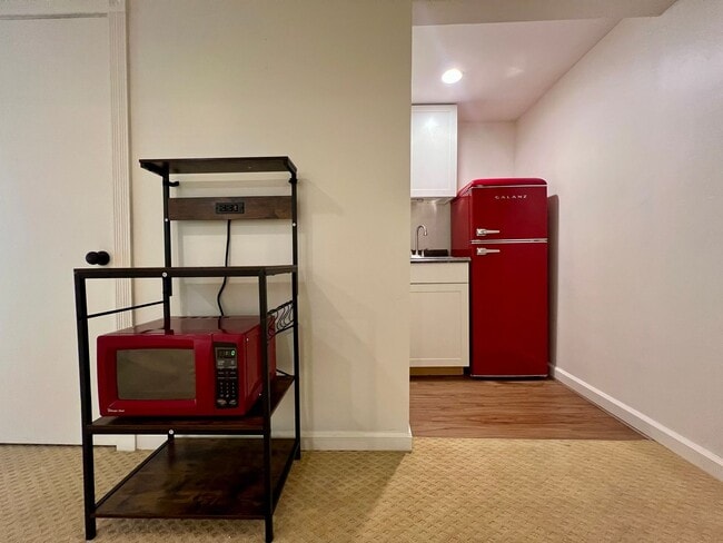 Photo - Cozy 1 bedroom with Kitchenette available ...