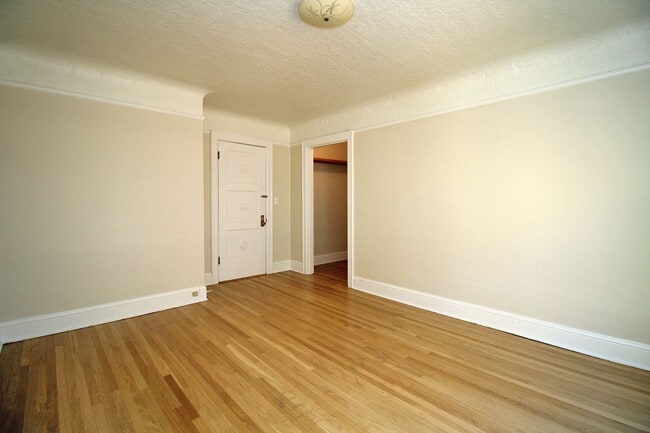 Photo - 1943 NW Irving St Unidad 305