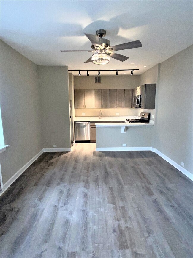 Photo - 432 W Belmont Ave Unit 205