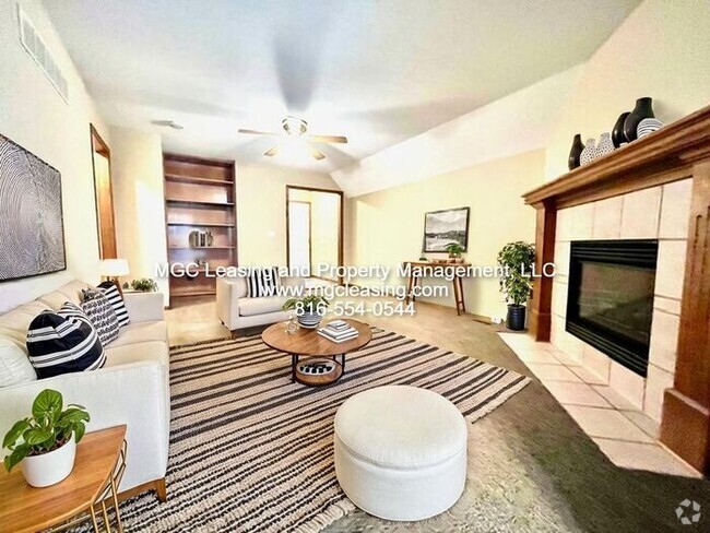 Building Photo - Raymore Remington Village Townhome with Ga...