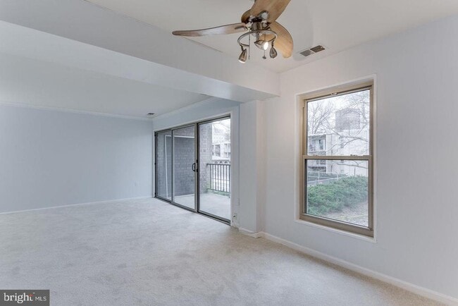 Photo - 26 Canterbury Square Unidad 202