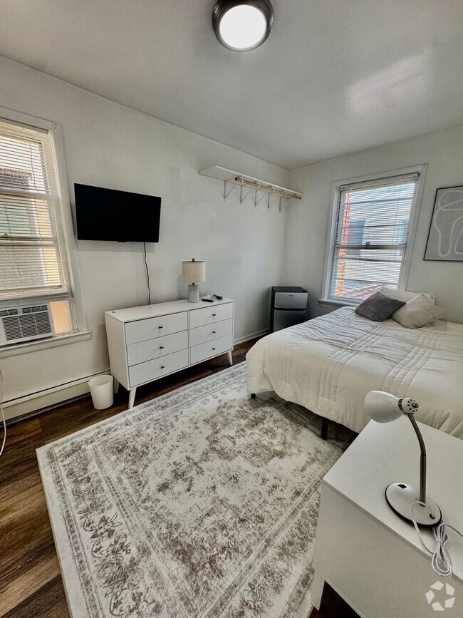 Building Photo - 2428 Cambreleng Ave Unit 3 Rental