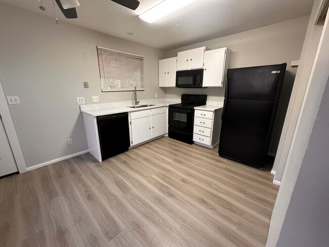 Photo - Remodeled 4 Bedroom Townhome!