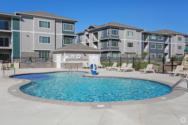 Pool - Gateway North Apartments