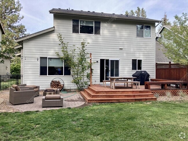 Building Photo - *Unfurnished* Beautifully updated 3 BR on ... Rental