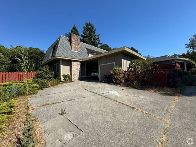 Building Photo - Peaceful 4-Bedroom Retreat in the Oakland ... Rental