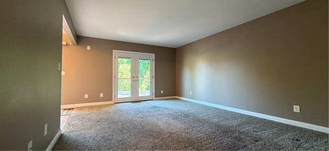 Photo - 1060 SE Miller Ave