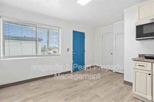 Building Photo - 201 S Main St Rental