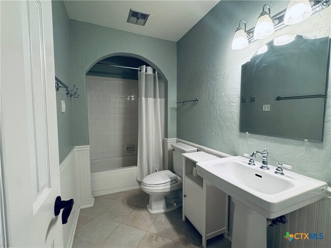 Building Photo - 4513 Stagecoach Trail Rental