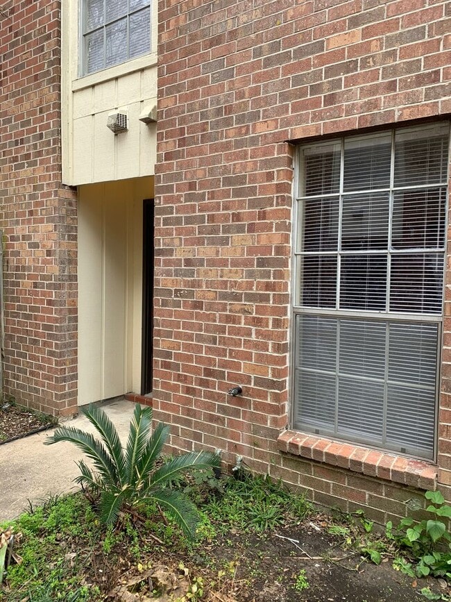 Building Photo - 8145 Bayou Fountain Ave Unit 8145-2