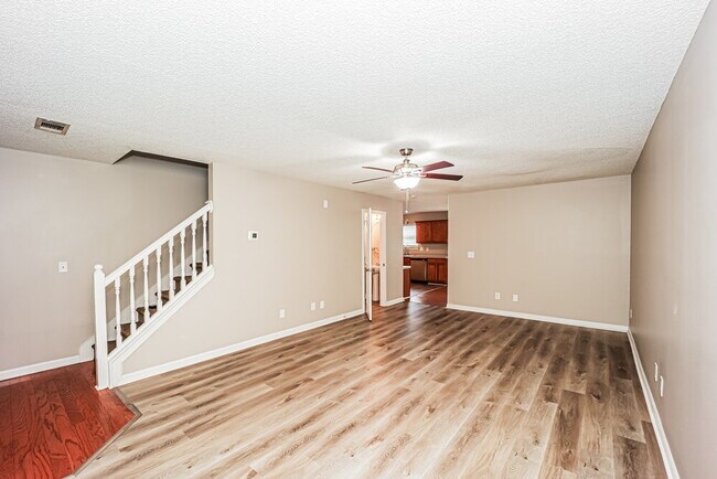 Photo - 6116 Hickory Ln Dr