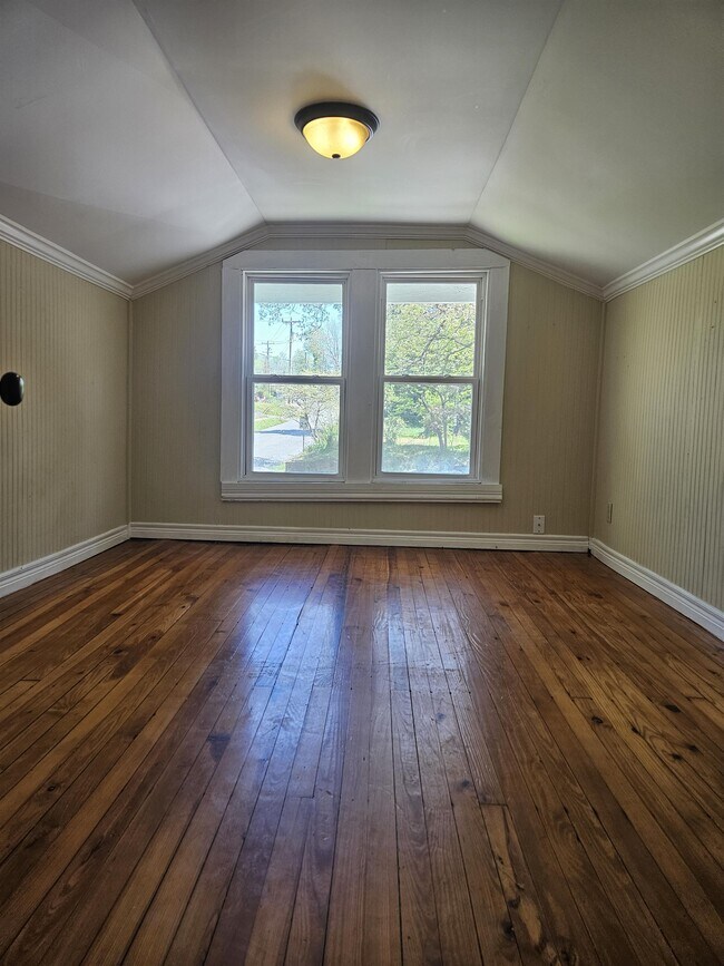 Photo - 390 Harper Ave