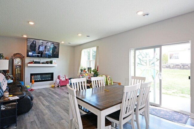 Photo - Beautiful 4-Bedroom Home with Modern Finishes & 2 Car Garage!