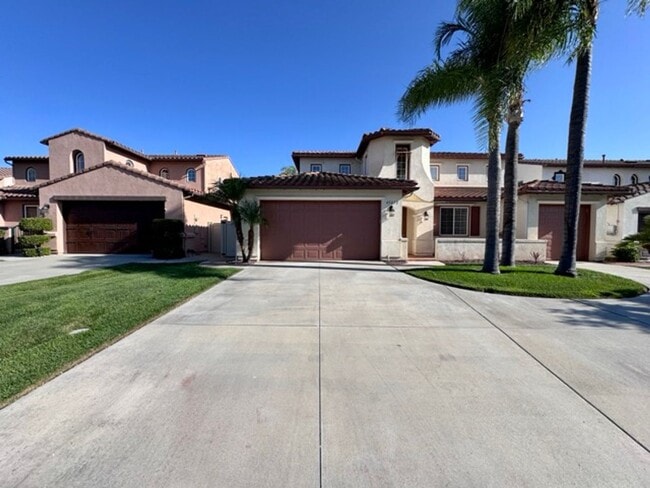 FOR LEASE: Stunning expansive 3 Bedroom Re... - FOR LEASE: Stunning expansive 3 Bedroom Re... House