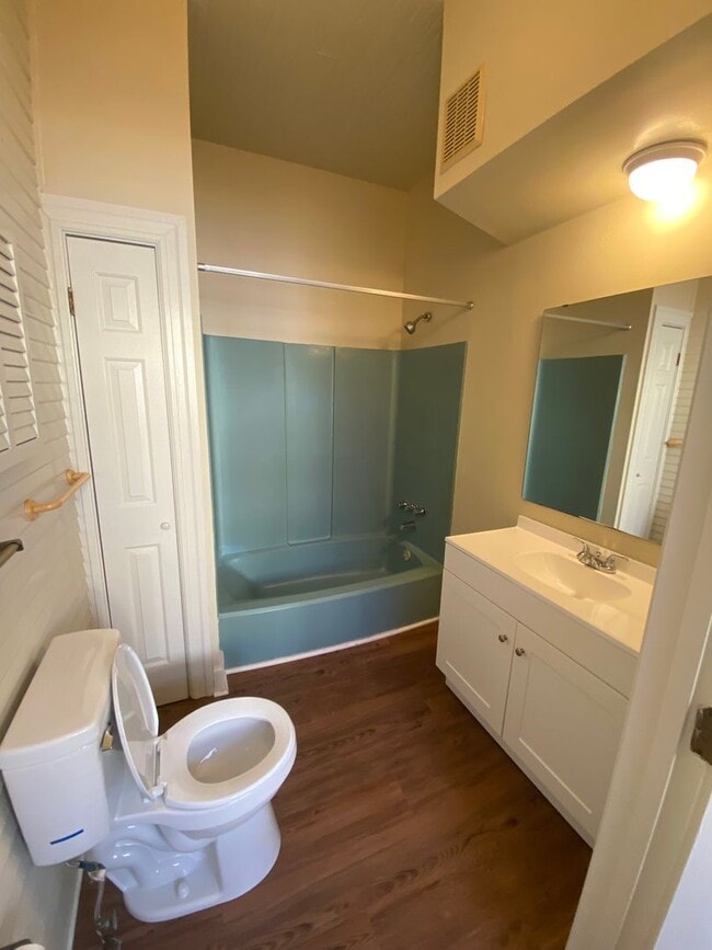 Photo - 606 N Blount St Unit 1