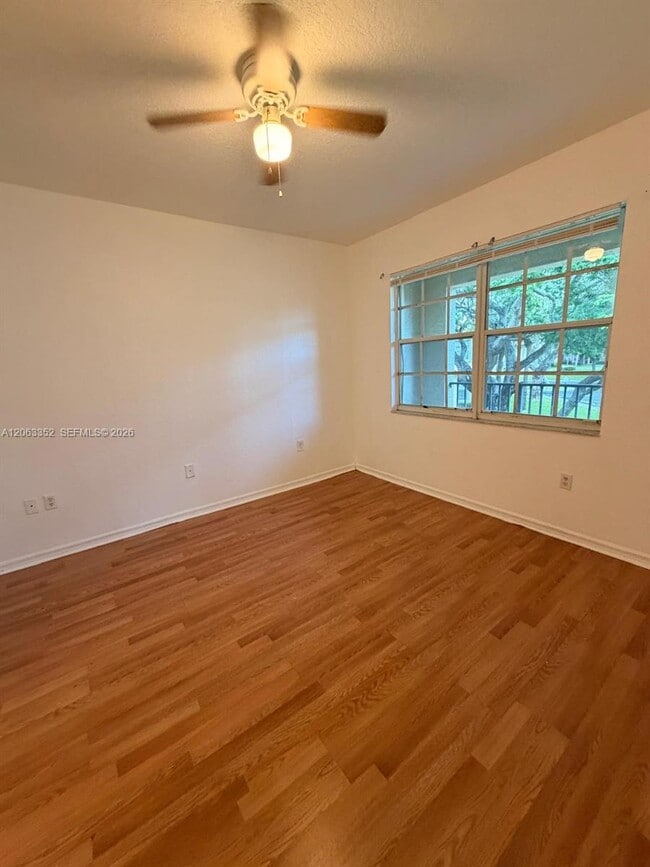 Photo - 2705 Belmont Ln Unidad 2705