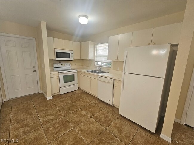 Building Photo - 4752 22nd St SW Rental