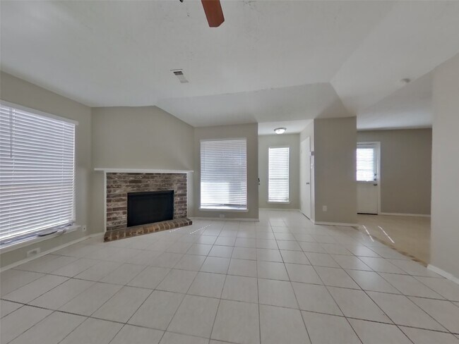 Photo - 6922 Clee Ln