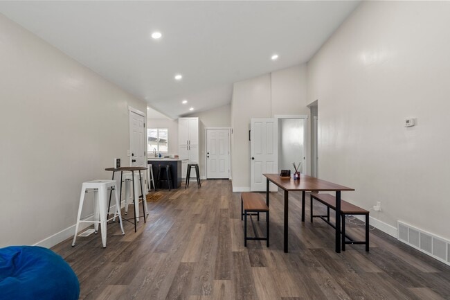 Photo - 7531 Birch St