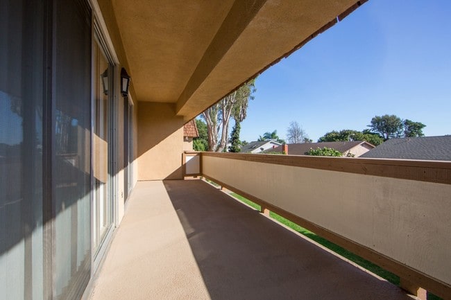 Building Photo - Huntington Continental Rental