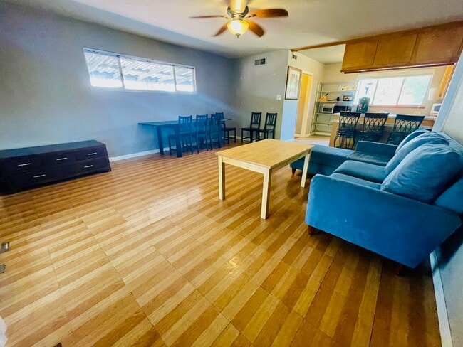 Photo - 1121 W Churchill St