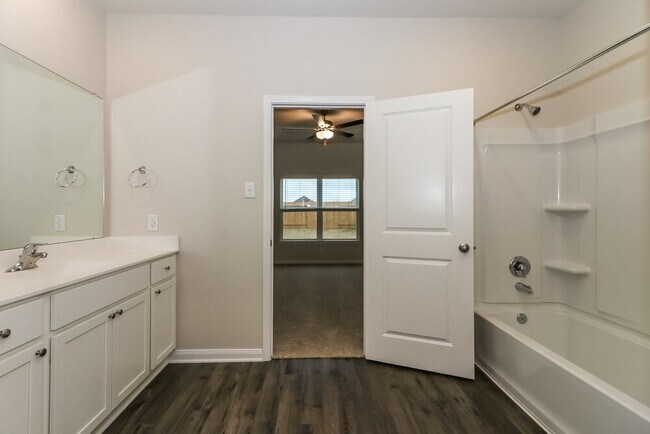 Building Photo - 420 Polly Grv Dr