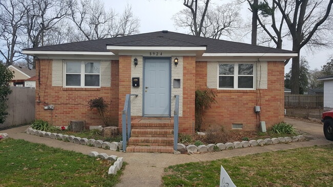 Building Photo - 8924 London St Unit 8924LONDON #B-B