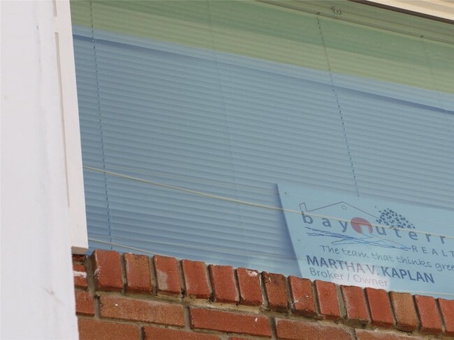 Photo - 5804 Newcastle St