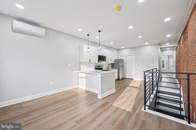 Building Photo - 2917 N 7th St Unit 2