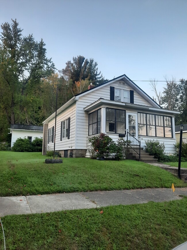 Photo - 608 W Church St