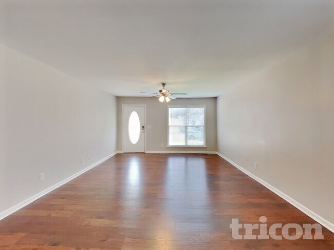 Photo - 703 Maple Ct