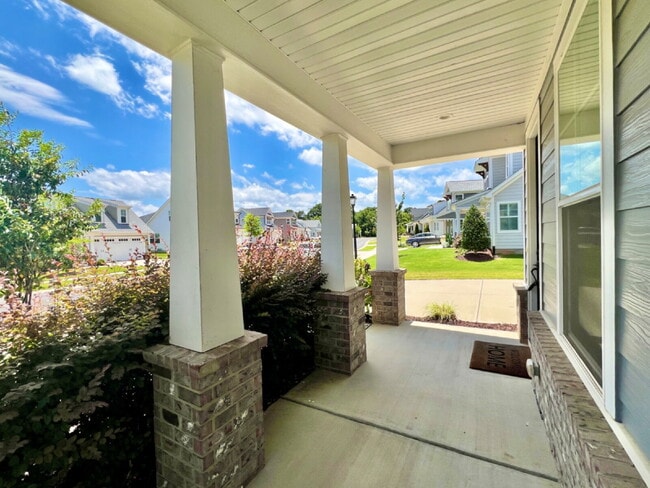 Photo - STUNNING and SPACIOUS!