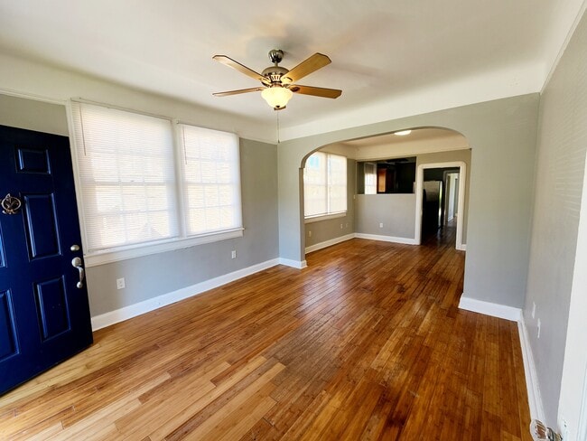 Photo - 2333 Pauline St