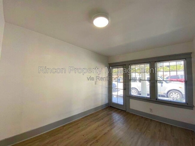 Photo - 658 Poli St