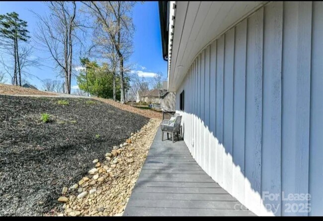 Photo - 216 Hermance Ln