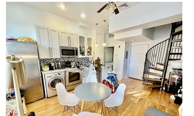 Building Photo - 243 Northampton St Unit 2